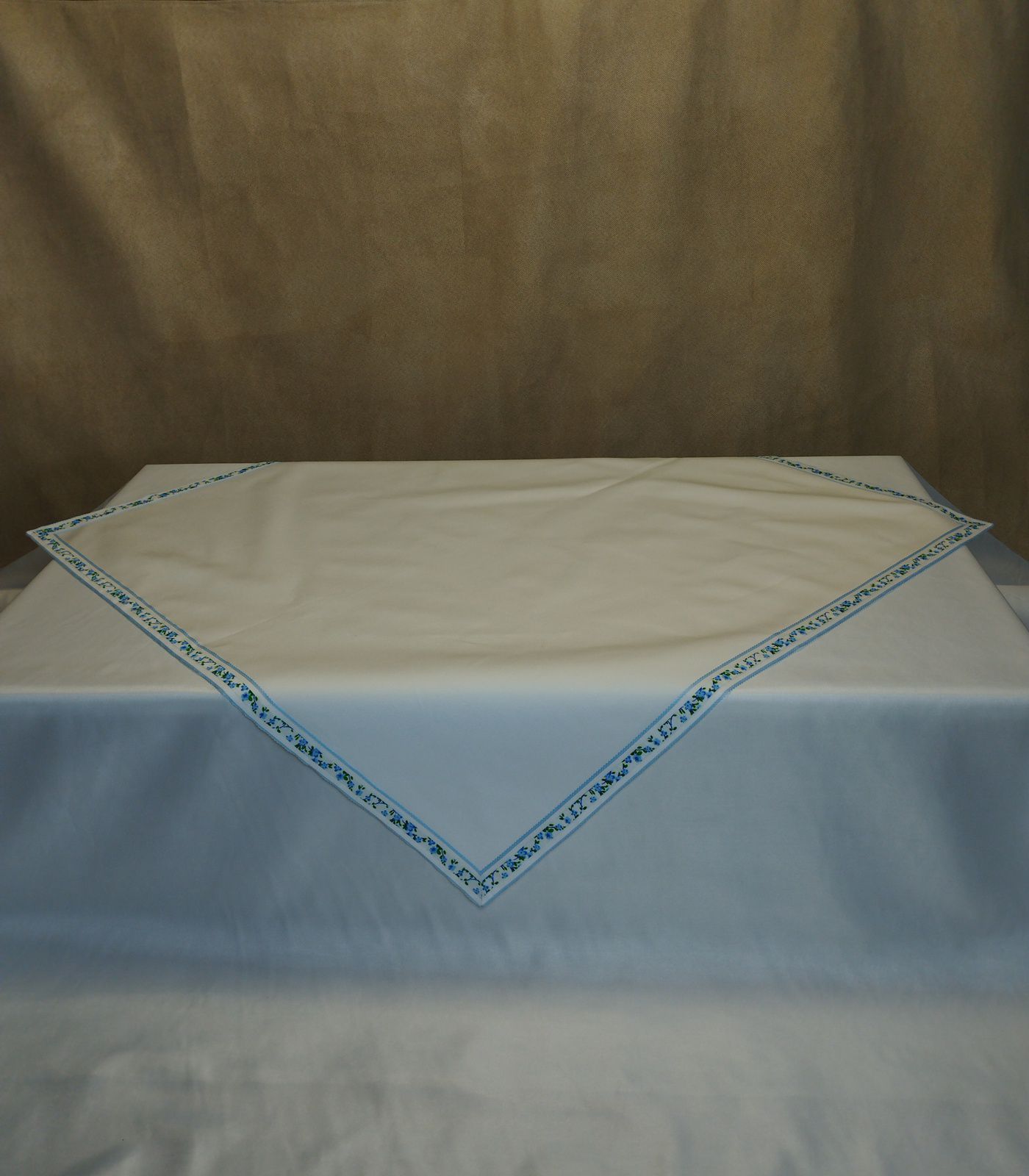 plavi_1 PROLETNJI NADSTOLNJAK SA VEZOM - Slika 4