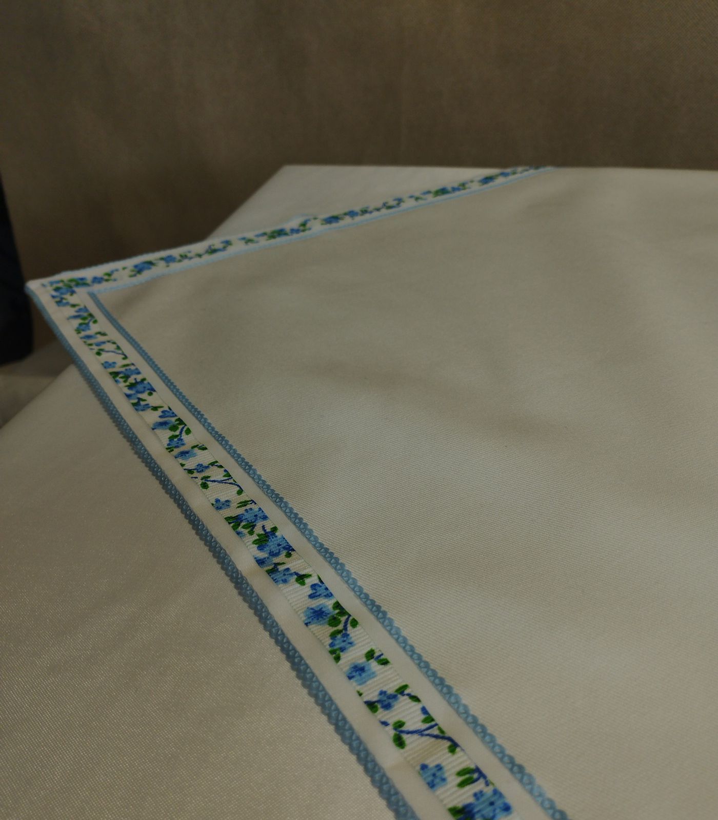 plavi_2 PROLETNJI NADSTOLNJAK SA VEZOM - Slika 5