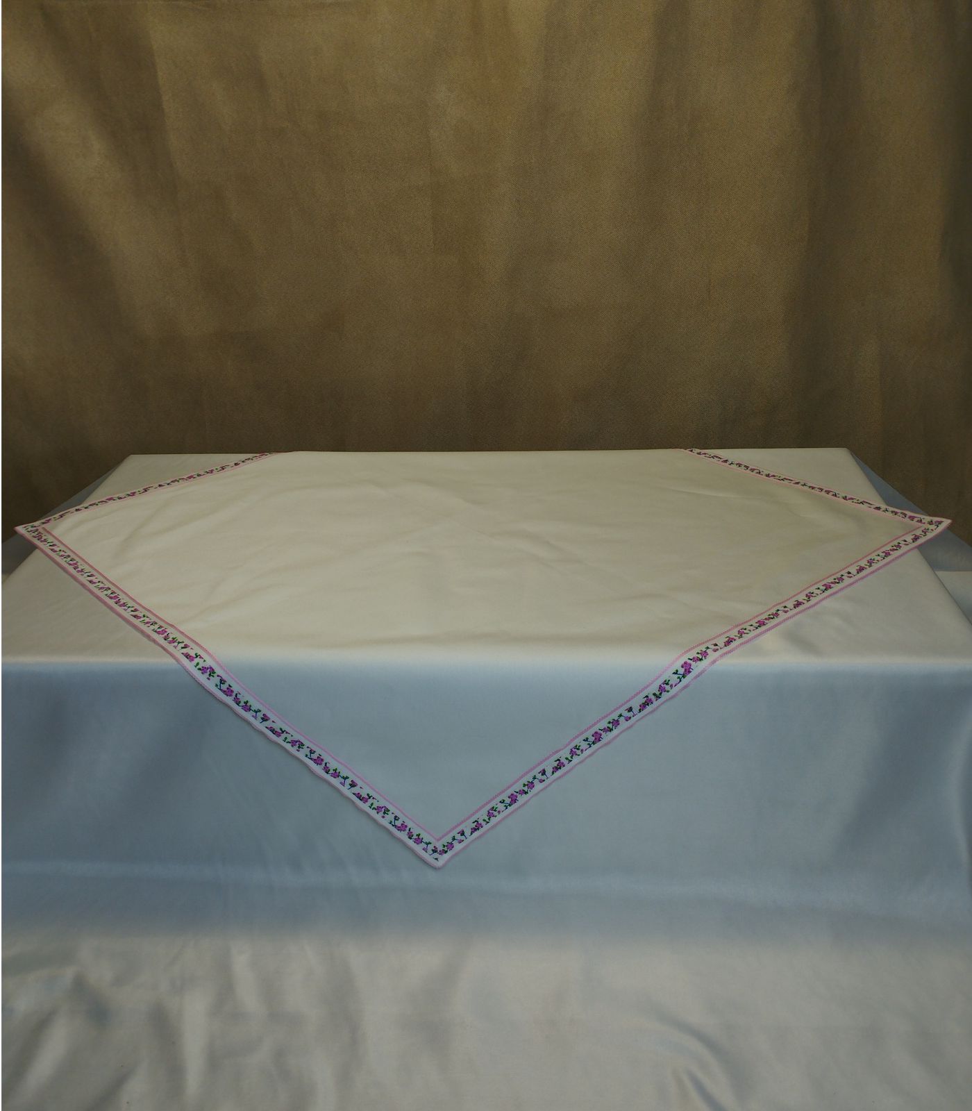 rozi_1 PROLETNJI NADSTOLNJAK SA VEZOM - Slika 6